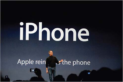 FIGURE 3-2 Steve Jobs presenting the iPhone. SOURCE: Courtesy of Wikimedia Commons. Used with permission from Blake Patterson.