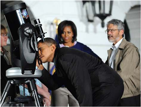 FIGURE 4.5 President Barack Obama and First Lady Michelle Obama take part in the “star party” on the White House lawn in October 2009. SOURCE: Tim Sloan/AFP/Getty Images.