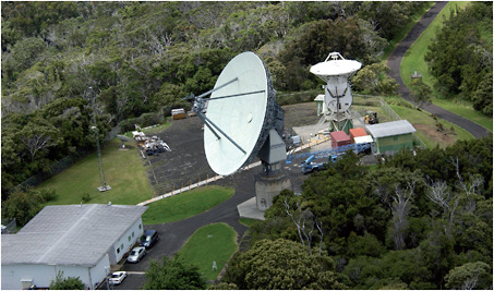 FIGURE 4.2 The 20-meter antenna at the Kokee Park Geophysical Observatory, NASA’s VLBI station in Hawaii, is one of the most active sites in the global VLBI network. SOURCE: U.S. Navy Pacific Missile Range Facility.