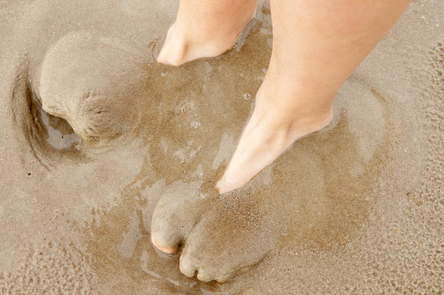 Anyone who stands on
wet sand at the beach can
experience soil liquefaction
directly.